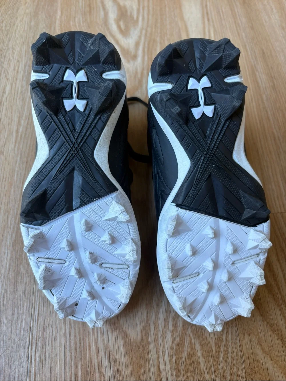 Under Armour Kids' Black Athletic Cleats size 11 kids